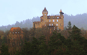 Burg Berwartstein oder Hans-Trapp Schloss bei Erlenbach im schönen Wasgau 
