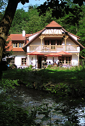 Direkt am Kräutercafé fließt das Flüsschen Lauter vorbei